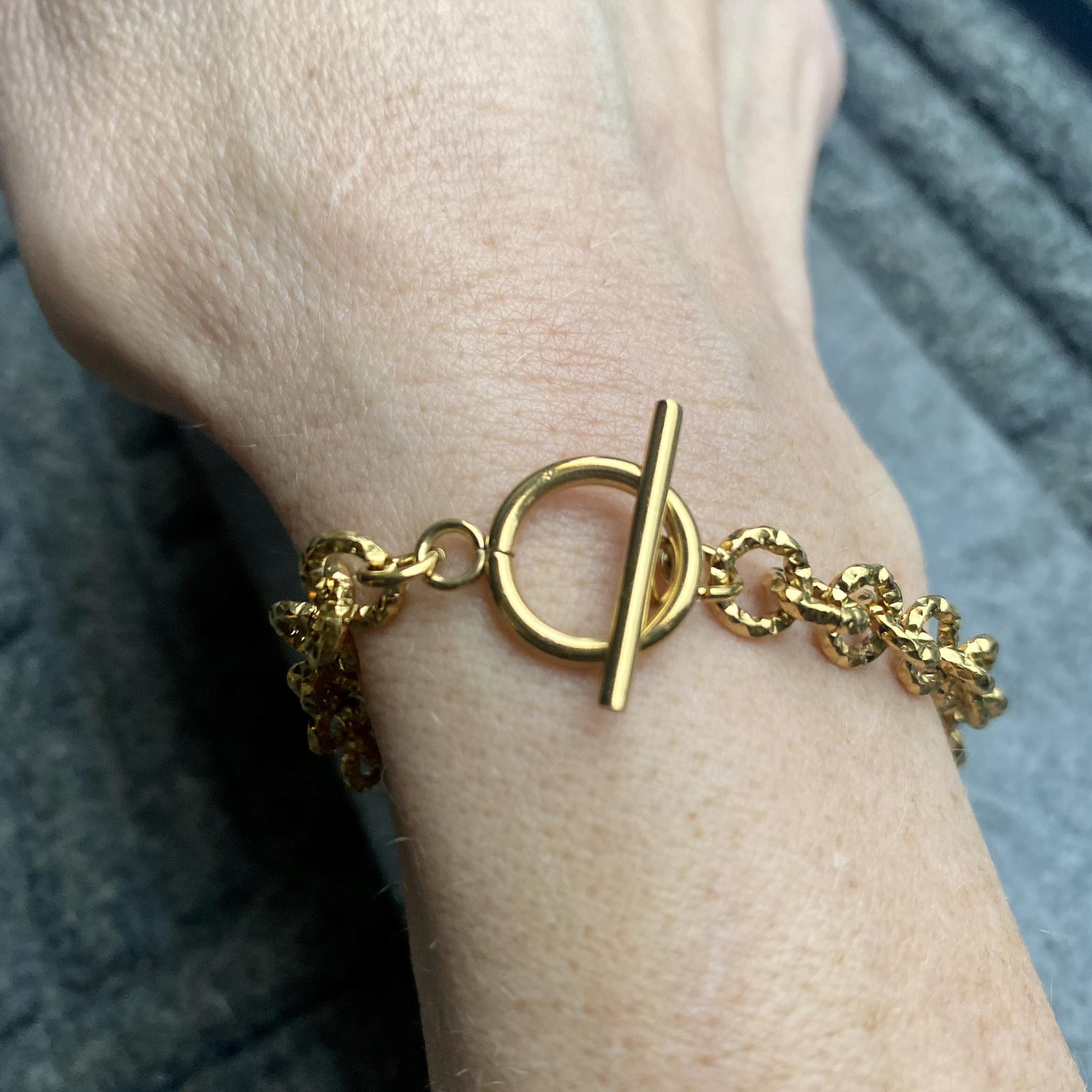 Armband dömu gyllt með hringlás