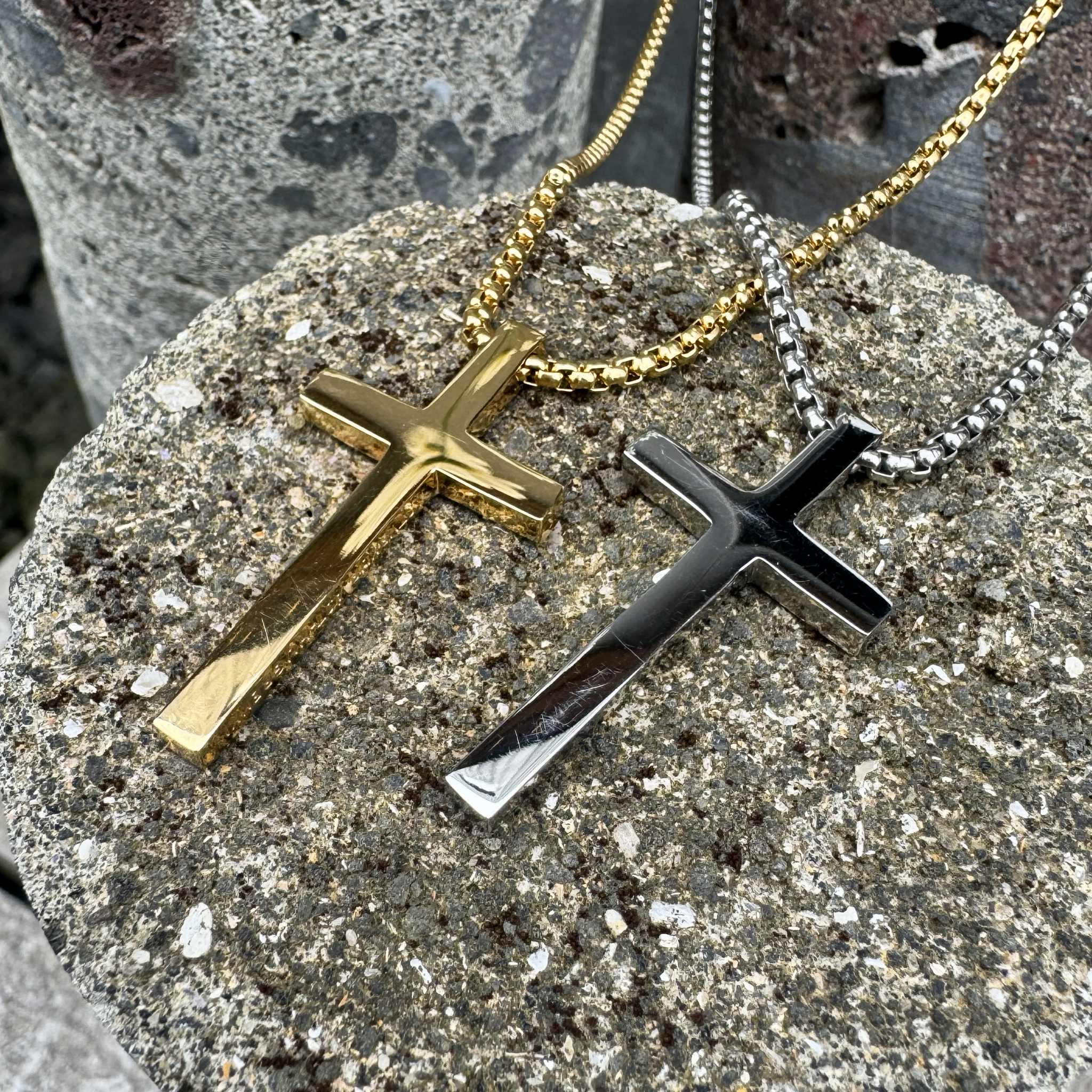 Kross stór gull/silfur STYRKUR-ÁST-HUGREKKI
