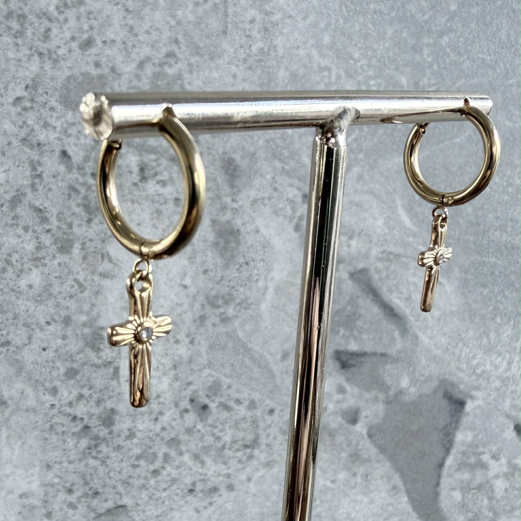 Lokkar með hringlas kross/gylltir