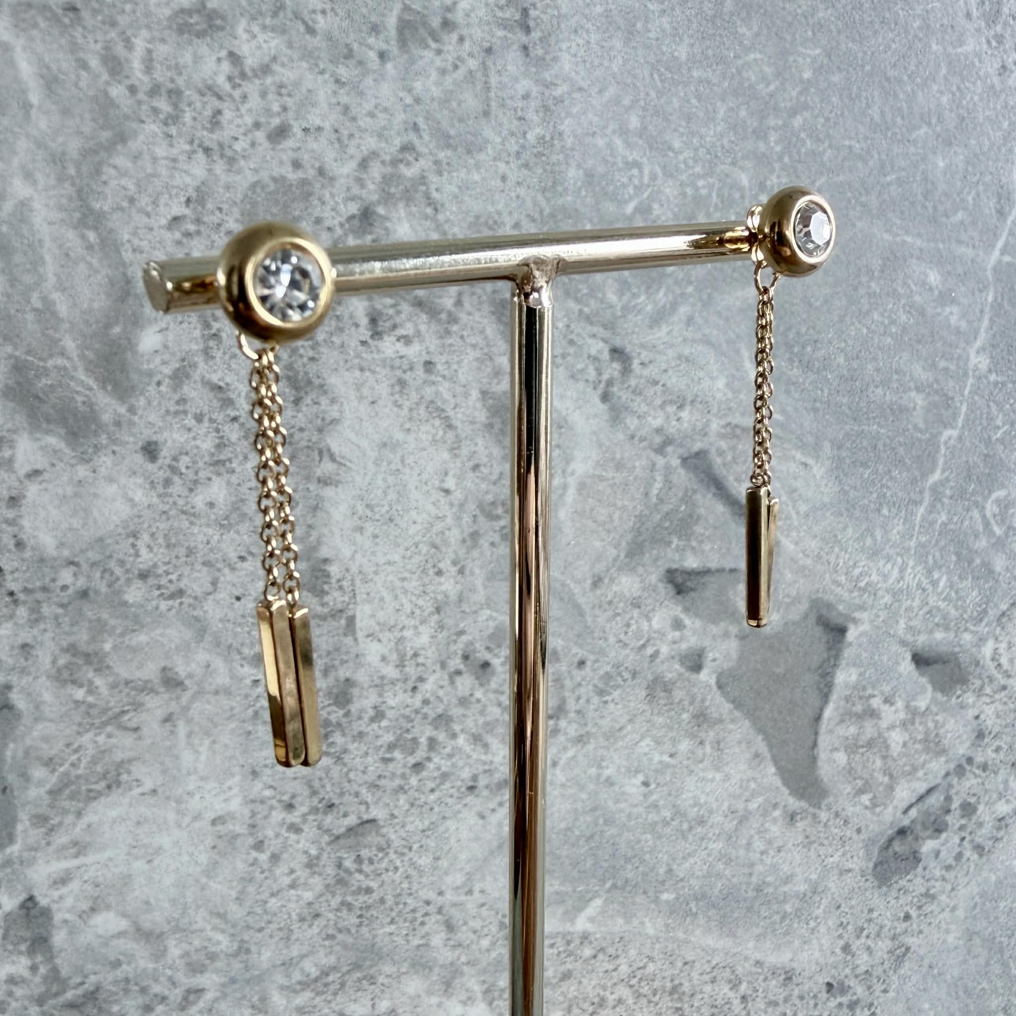 Lokkar með keðju og semelíustein gull/silfur